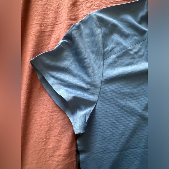 ON Running Top - Picture 2 of 5